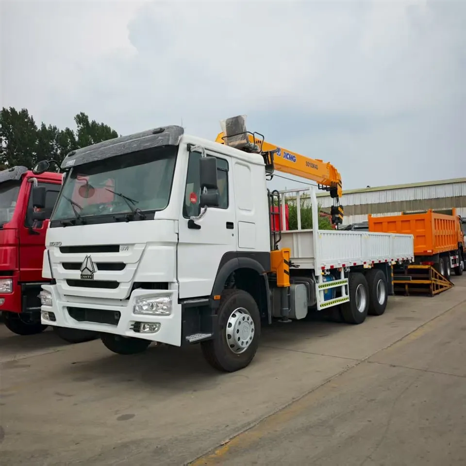 Sinotruck Howo 8x4 Truck Diesel Monted Crane